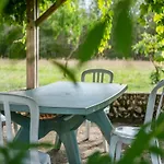 Vacation In Lacropte Near Woods Hébergement de vacances *